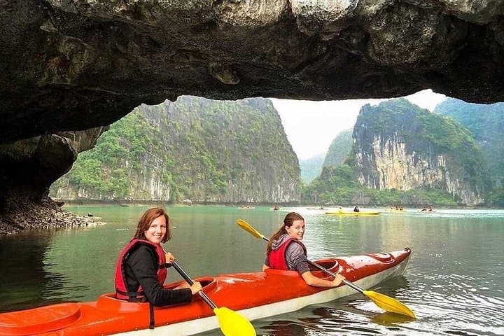 Halong Bay 6‑Hour Cruise: Kayak, Swim and Explore Sung Sot Cave photo 2