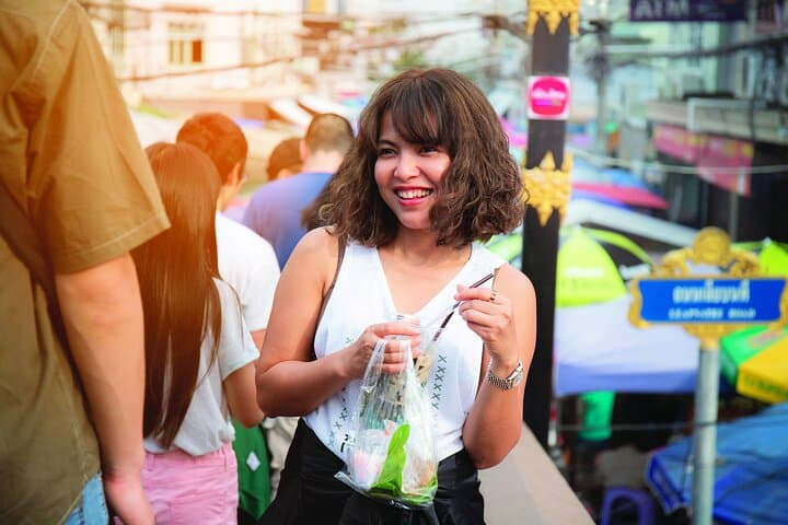 Evening Amphawa: Mae Klong Railway, Floating Market & Firefly Boat Tour from Bangkok