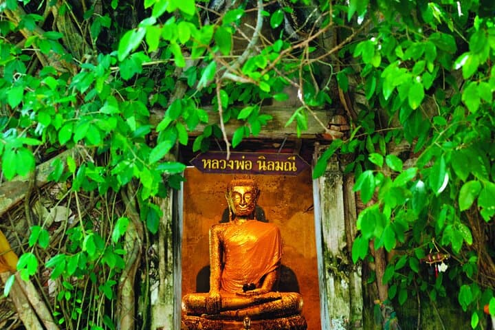 Evening Amphawa: Mae Klong Railway, Floating Market & Firefly Boat Tour from Bangkok photo 4