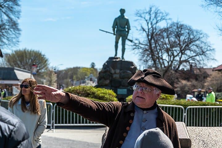Battle Green Walking Tour: Historic Lexington Green Guided Tour in Colonial Dress photo 5