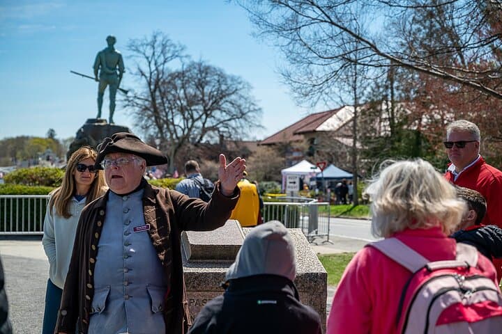 Battle Green Walking Tour: Historic Lexington Green Guided Tour in Colonial Dress