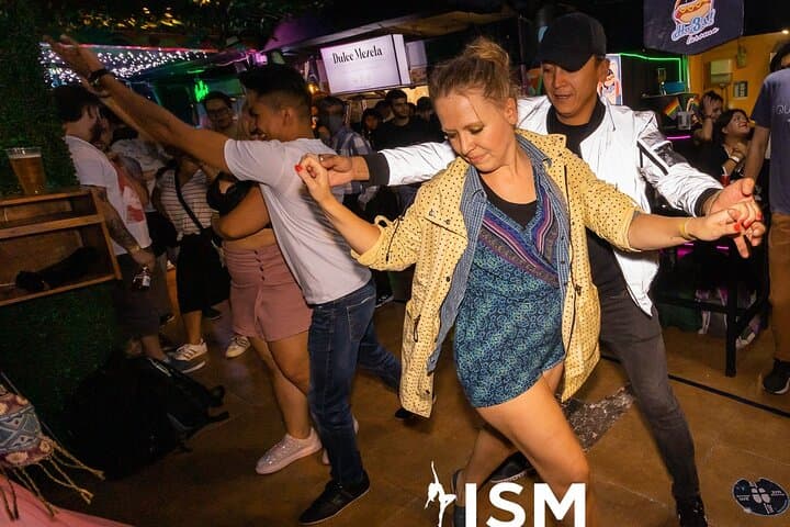 Learn Salsa & Bachata Near Paseo de la Reforma — 1‑Hour Beginner Class in Mexico City photo 3