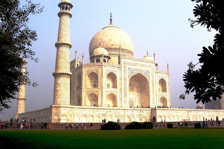 Same-Day Taj Mahal & Agra Tour from Mumbai with Return Flights photo 6