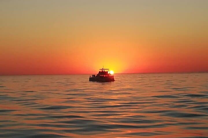 Luxury Sunset Cruise with Prosecco from Cape Town’s V&A Waterfront