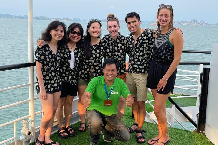 Halong Bay Full-Day 5-Star Cruise: Kayaking, Caves & Buffet Lunch
