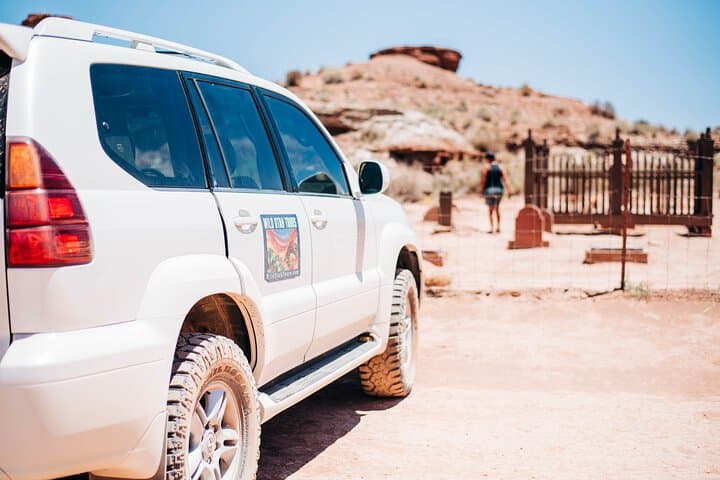 Gooseberry & Wire Mesa Hike: Petroglyphs, Dinosaur Tracks & Sweeping Zion Views photo 2