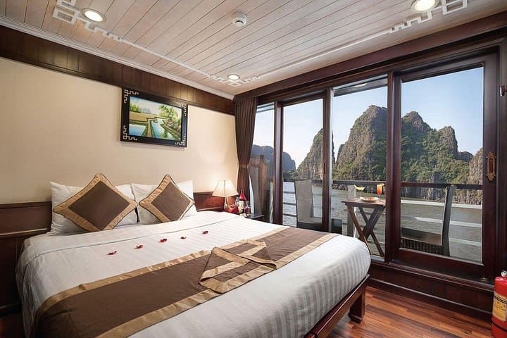 Halong Bay Overnight Cruise from Hanoi - Expressway Transfer, Kayaking & Sung Sot Cave photo 4