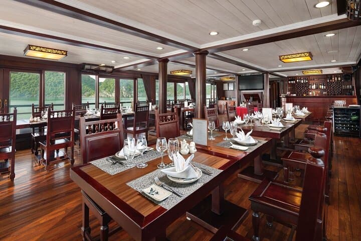 Halong Bay Overnight Cruise from Hanoi - Expressway Transfer, Kayaking & Sung Sot Cave photo 3