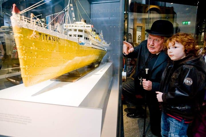 Giant's Causeway & Titanic Belfast: Full-Day Northern Ireland Coastal Heritage Tour