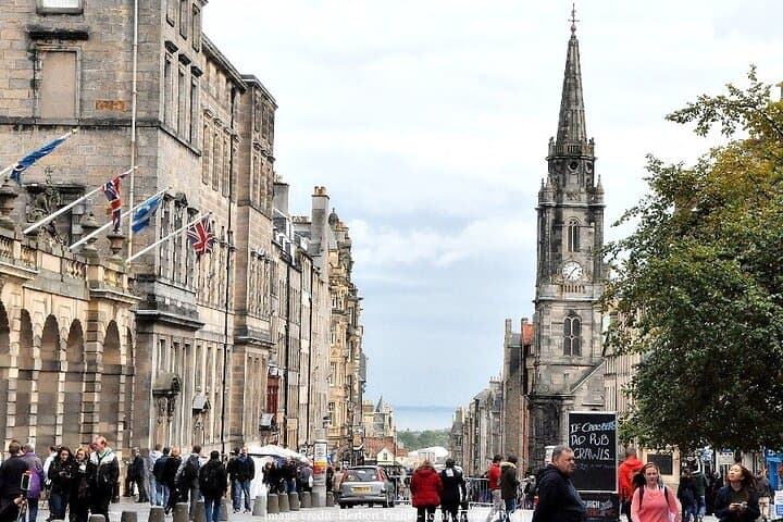 Rose Street Pub Tour: Private Whisky & Ale Tasting in Edinburgh photo 4
