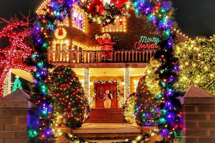 Dyker Heights Christmas Houses Private Tour — Evening Holiday Lights Walk in Brooklyn photo 2