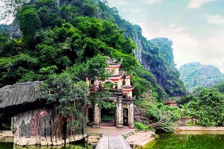 Ninh Binh 2-Day Tam Coc, Thung Nham & Mua Cave Tour from Hanoi photo 3