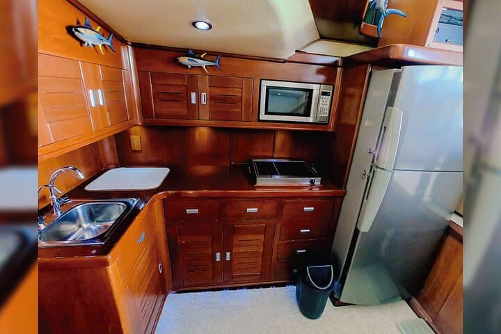 Eight-Hour Private Luxury Fishing Charter in Cancun’s Barrier Reef photo 4