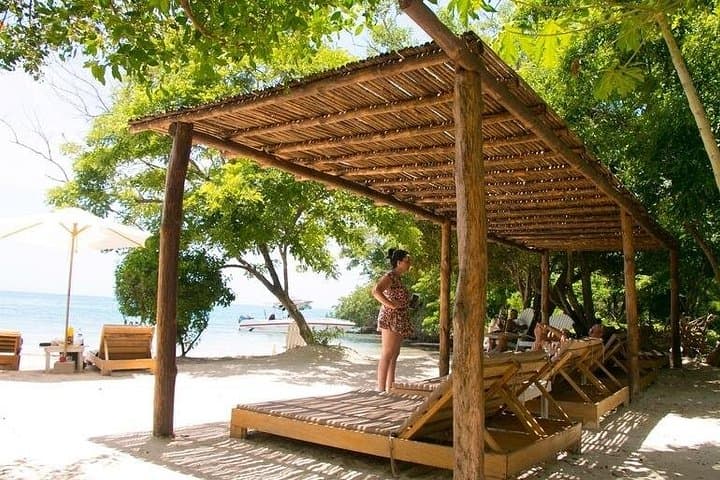 Bora Bora Cartagena: Fast-Boat Day Trip to Isla Bora Bora with Beach Beds photo 2