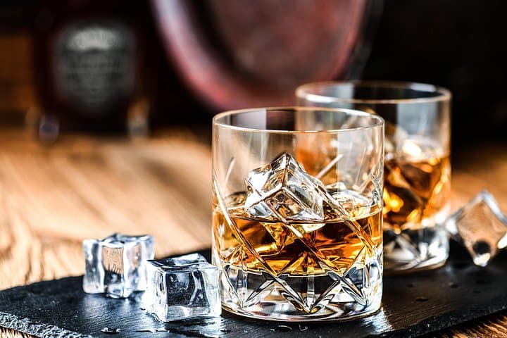 Private Whisky Tasting and Walking Tour of London: A Drams-and-Discoveries Experience photo 1