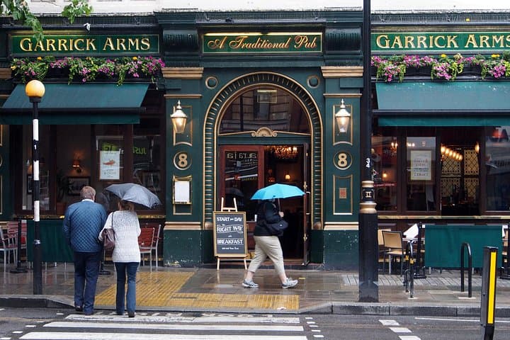 Private Whisky Tasting and Walking Tour of London: A Drams-and-Discoveries Experience photo 3