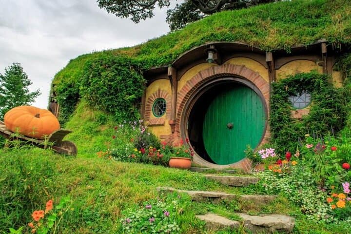 Hobbiton Movie Set Guided Tour from Auckland — Small-Group Visit to Matamata photo 4