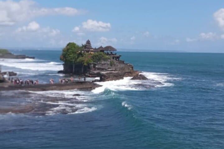 Half-Day Tanah Lot Temple Private Guided Tour: Taman Ayun, Batubolong & Sunset photo 3