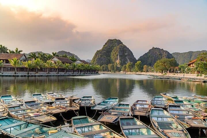 Ninh Binh Day Trip: Hoa Lu, Tam Coc Boat Ride & Mua Cave Views photo 3