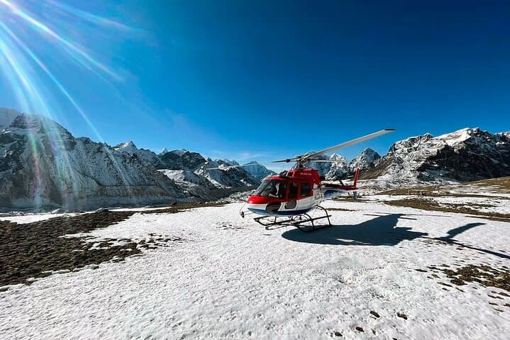 Everest Base Camp Helicopter Tour: Sunrise Flight to Kala Patthar