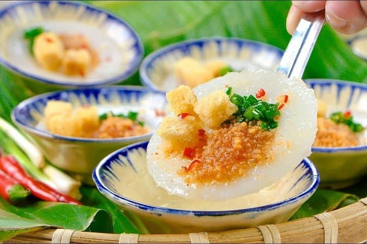 Saigon Night Street Food Tour: Motorbike Eats & Local Flavors photo 1