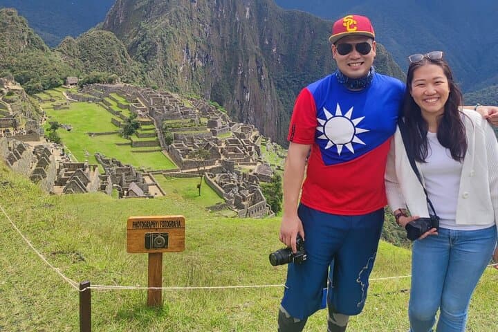 Cusco to Machu Picchu 2-Day Hydroelectric Trail & Aguas Calientes Overnight
