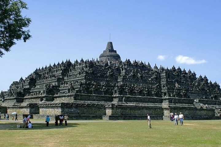 Yogyakarta Day Tour: Borobudur, Merapi Lava Jeep & Prambanan in One Day photo 3