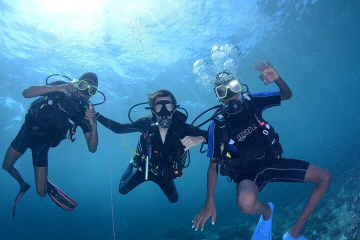 Beginner Scuba in Jan Thiel Bay: Discover Scuba Diving Intro in Curaçao