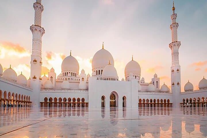 Sheikh Zayed Mosque Photo-Stop and Abu Dhabi Desert Drive: Dune Bashing Desert Safari