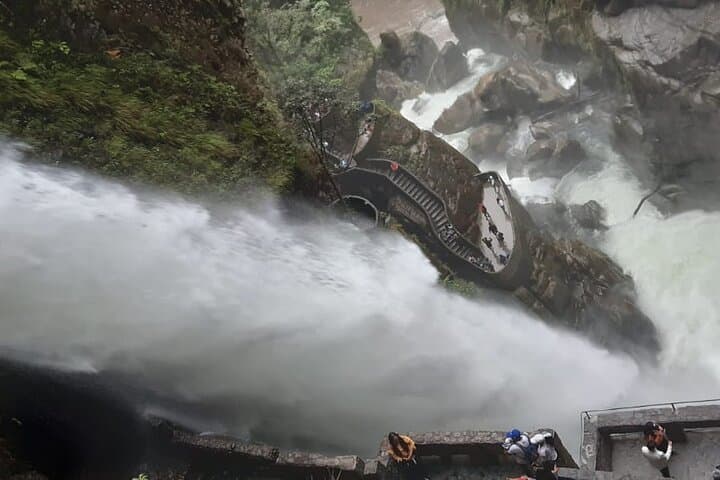 Quilotoa Lagoon and Baños: 2-Day Ecuadorian Highlands Adventure photo 2