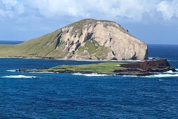 Luxury Private Circle Island Charter: Custom Oahu Boat & Shore Tour photo 3
