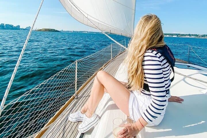 Halifax Harbour Signature Sailing: 90-Minute Hands-On Yacht Experience photo 4