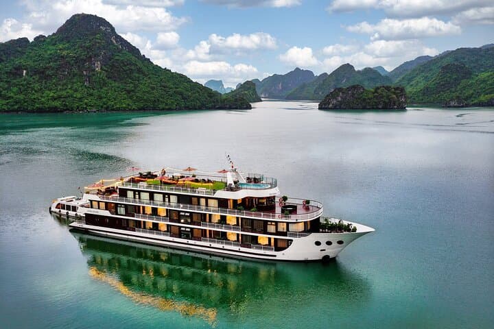 Dora Cruise: 3-Day Halong & Lan Ha Bay Luxury Cruise with Private Balcony