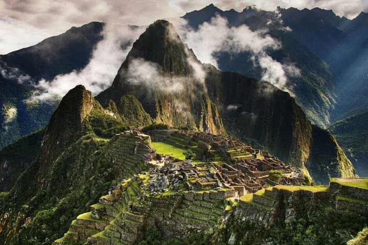 4-Day Sacred Valley to Machu Picchu Adventure from Cusco