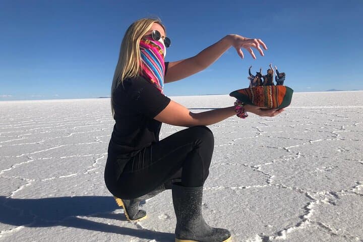 Full-Day Private Tour to Salar de Uyuni: Incahuasi, Train Cemetery & Salt Flats photo 5
