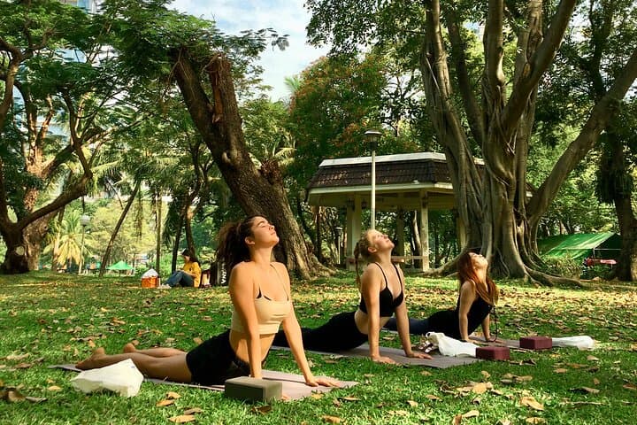 Morning Yoga in Lumphini Park: Bangkok City-Center Flow photo 4