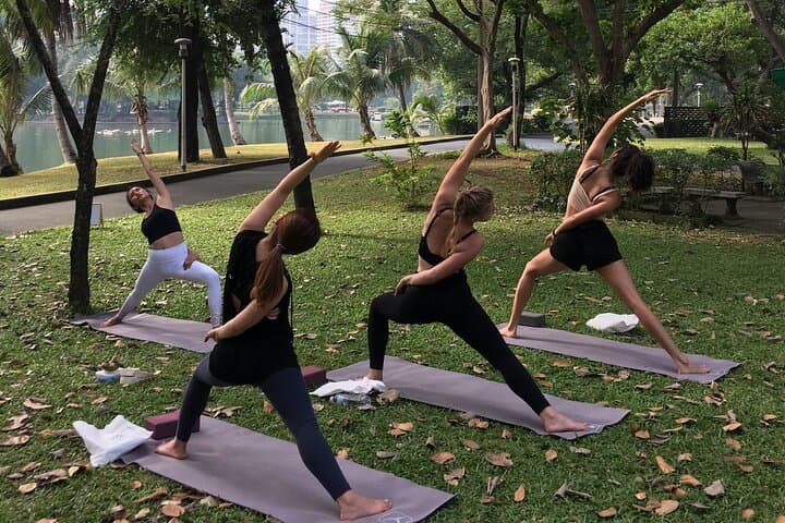 Morning Yoga in Lumphini Park: Bangkok City-Center Flow photo 3