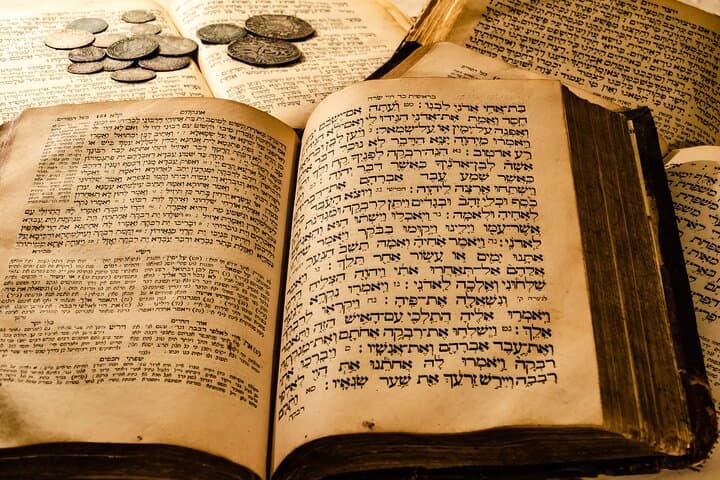 Prague Jewish Museum Private Tour: Skip-the-Line Synagogues & Cemetery photo 3