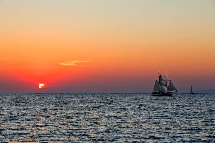 Santorini Sunset Cruise: Caldera Sailing, Hot Springs & Taverna Dinner