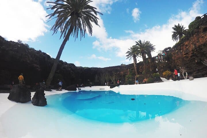 North Lanzarote Volcano Tour: Jameos del Agua, Cueva de los Verdes & Mirador del Río