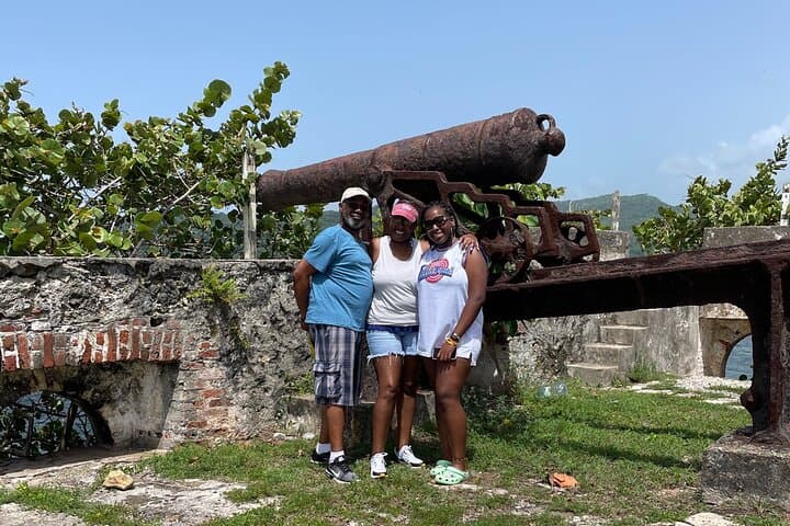 Private Custom Negril Day Tour: Seven Mile Beach, Rick's Cafe & Local Communities photo 5