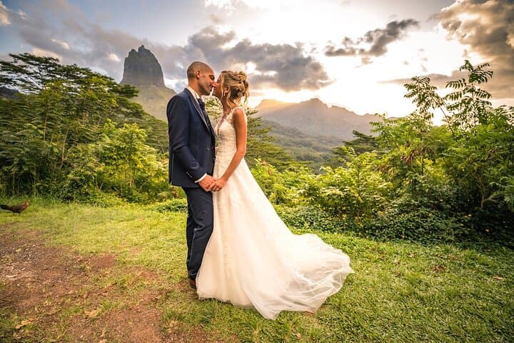 Moorea Beach & Mountain Photo Shoot: Private Island Tour With Pro Photographer photo 2