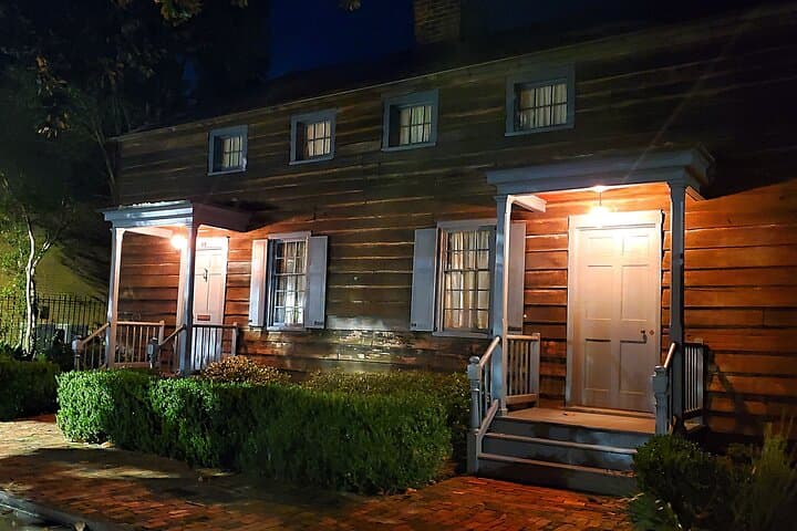 Doctor Buzzard's Goodtime Ghost Tour: After-Dusk History Walk in Savannah photo 5