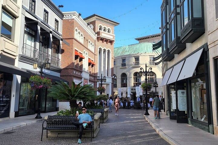 Beverly Hills Walking Tour: Stars, Cars & Chocolate on Rodeo Drive photo 3
