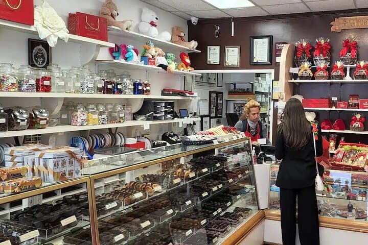 Beverly Hills Walking Tour: Stars, Cars & Chocolate on Rodeo Drive photo 4