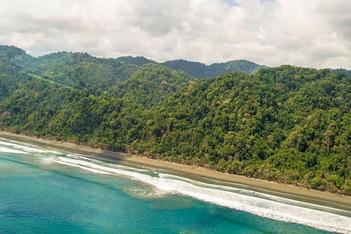 Corcovado Aerial Tour: 30-Minute Flight Over Osa Peninsula & Sirena Station photo 3