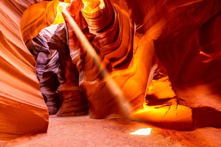 Antelope Canyon & Horseshoe Bend Day Tour from Las Vegas photo 3