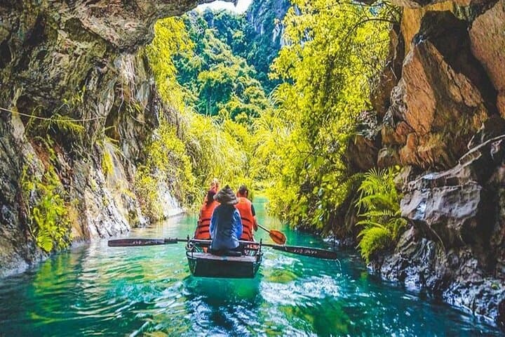 Luxury Ninh Binh Day Tour: Tam Coc Boat Ride, Mua Cave Hike & Bich Dong Pagoda photo 2