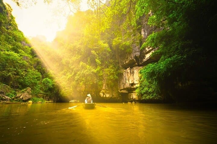 Full-Day Ninh Binh: Hoa Lu, Tam Coc Boat & Mua Cave Hike