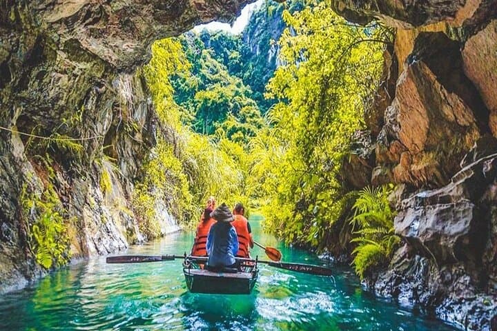 Full-Day Ninh Binh: Hoa Lu, Trang An Boat Trip & Mua Cave Viewpoint photo 2